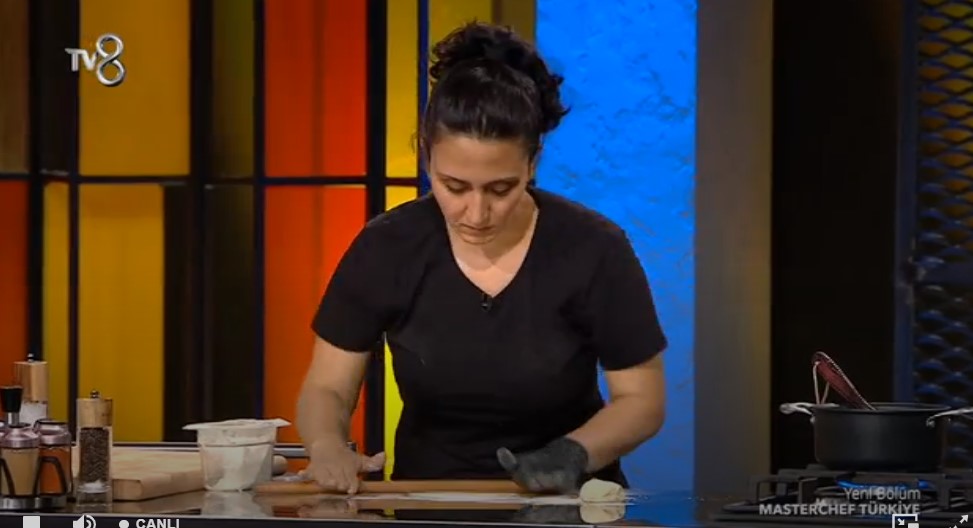 masterchef ebru ustun kimdir nerelidir kac yasindadir